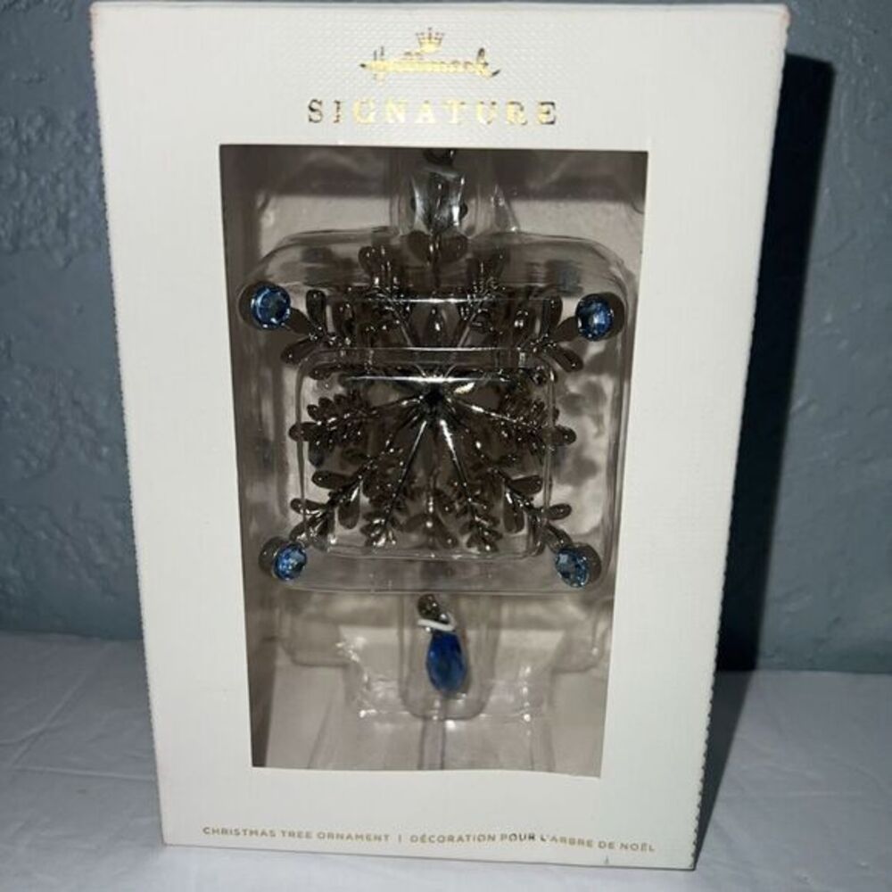 Hallmark Signature‎ Christmas Ornament 2021 Snowflake with Blue Rhinestones